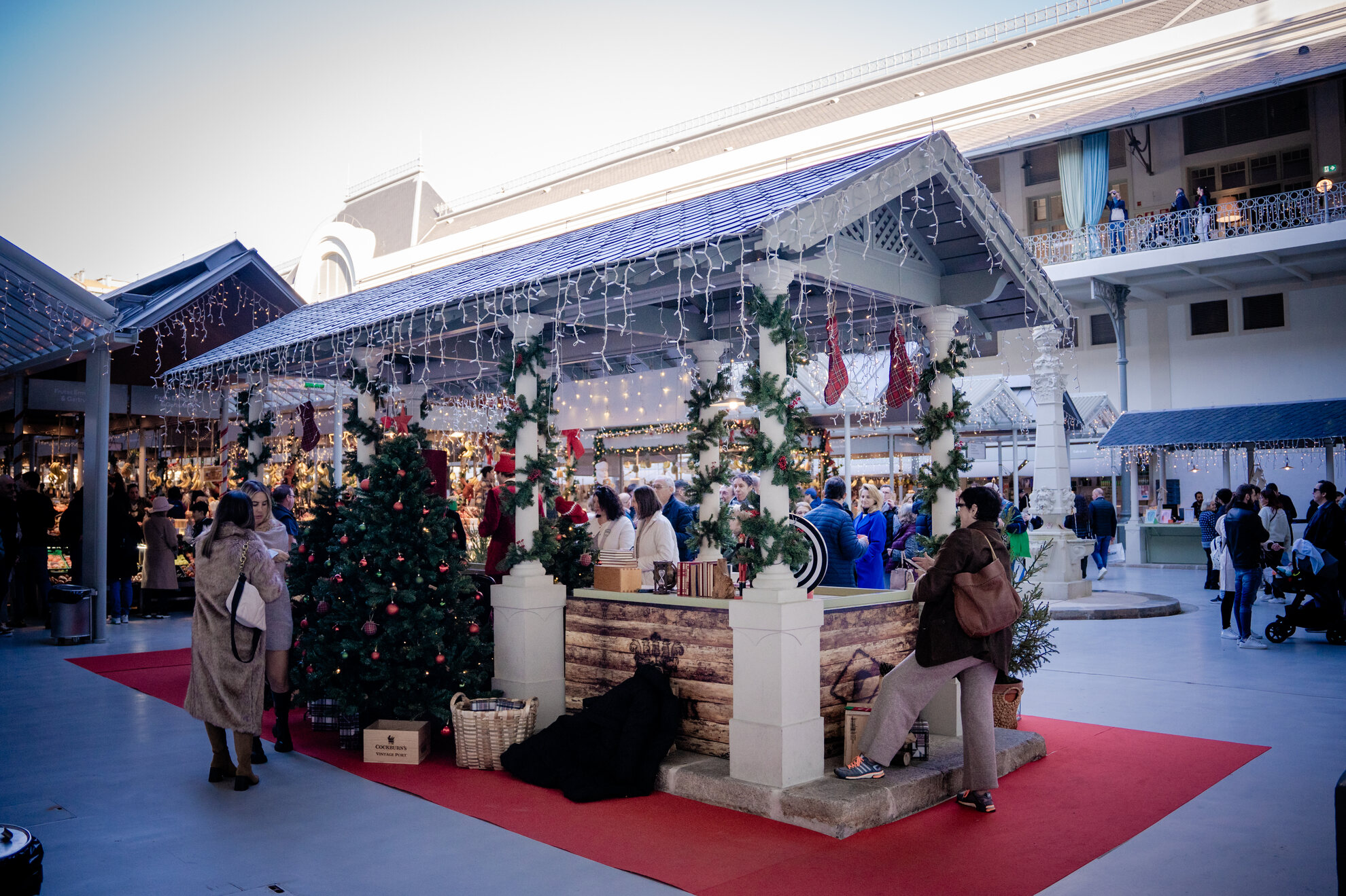 Cockburn’s brings adults-only Father Christmas back to Bolhão Market